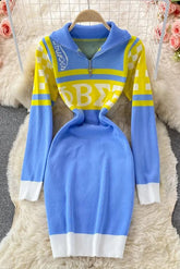 Robe moulante courte en tricot à imprimé lettres et col zippé